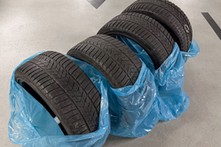 Czas na letnie opony: wymieniać już teraz czy czekać aż zrobi się ciepło na dłużej. Ten warunek jest decydujący