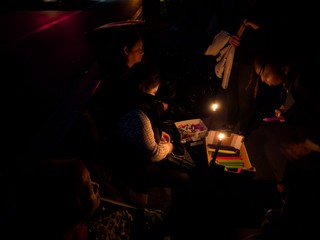 Blackout w Polsce? Ekspert radzi, co mieć w domu na wypadek braku prądu