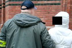 Obiecywali bajońskie zarobki i komfortową pracę. Chodziło o nierząd w USA