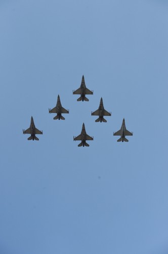 Parada lotnicza z udziałem samolotów i śmigłowców otworzyła defiladę wojskową