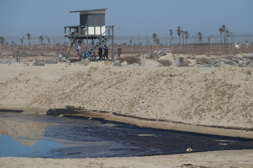 Naftna mrlja kod južne obale Kalifornije