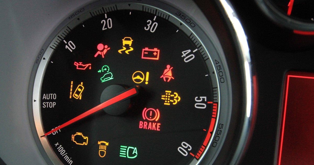 Co oznaczają kontrolki w aucie? Sprawdzamy najpopularniejsze