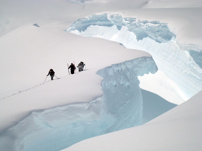 Podczas odwrotu (150 m przed szczytem) doświadczenie Leszka Cichego i Marka Kamińskiego uratowało śmiałkom życie
