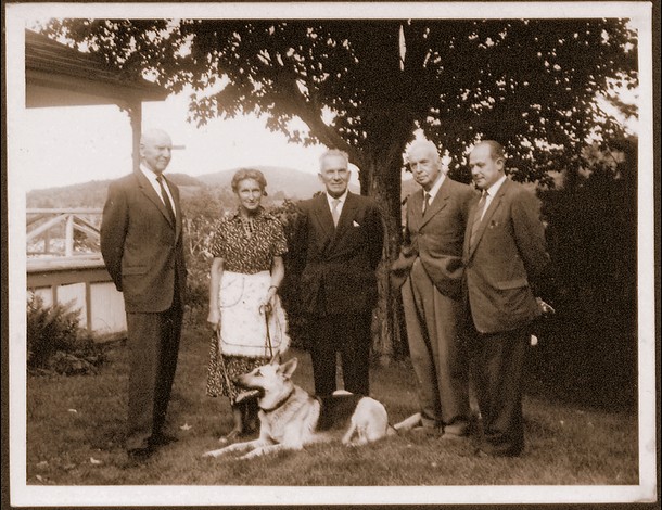 Z wizytą u generała Kazimierza Sosnkowskiego (drugi z prawej). Pierwszy z lewej  gen. Antoni Szylling, w środku gen. Stanisław Sosabowski.  Arundel, Kanada, październik 1962 r