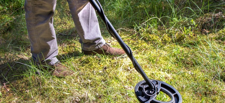 W Walii możesz wykopać fortunę. W Polsce za chodzenie z wykrywaczem metali grozi więzienie