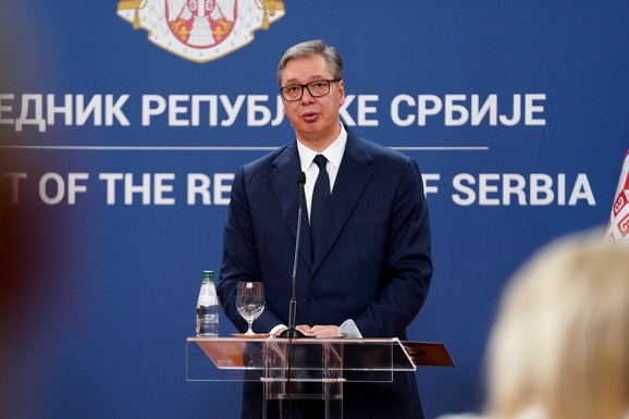 Vučić uputio saučešće porodici stradalog pripadnika Vojske Srbije: "Pamtićemo ga sa poštovanjem i zahvalnošću, kao čoveka koji je časno nosio uniformu svoje zemlje"