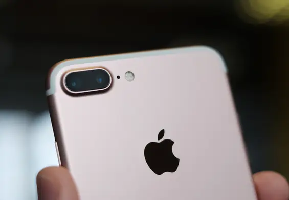 Apple ukarane. Producent musi zapłacić za celowe spowalnianie starych iPhone’ów