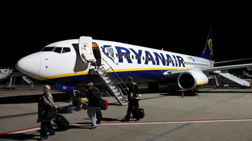 Threw them out of the armchairs. The flight attendants were crying. A nightmare in Ryanair