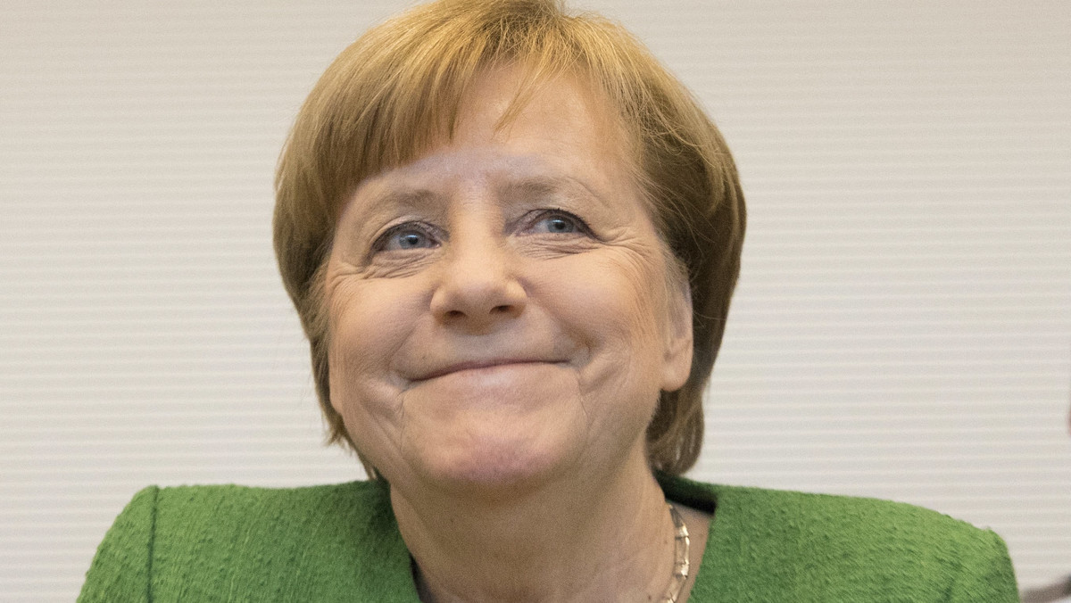 Kancelaria brytyjskiej premier Theresy May poinformowała, że szefowa rządu odbyła rozmowy telefoniczne z amerykańskim prezydentem Donaldem Trumpem i niemiecką kanclerz Angelą Merkel, którzy zadeklarowali swoje wsparcie w obliczu sporu z Rosją dotyczącego ataku na Siergieja Skripala.