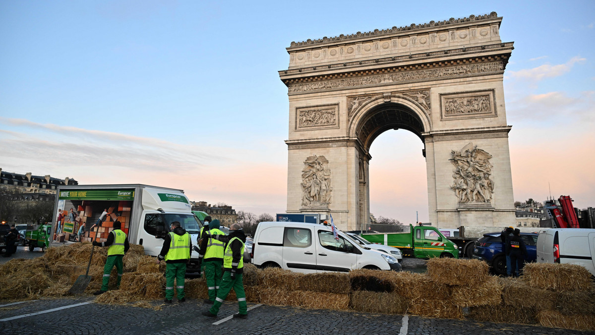Francuscy rolnicy zablokowali Łuk Triumfalny. Są aresztowani