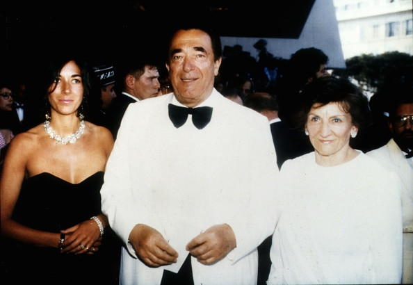 Ghislaine Maxwell z tatą Robertem i mamą Elisabeth, ok. 1990 r.
