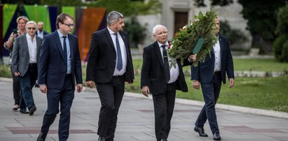 Ostre starcie na Wawelu. Tak przywitano Jarosława Kaczyńskiego i polityków PiS