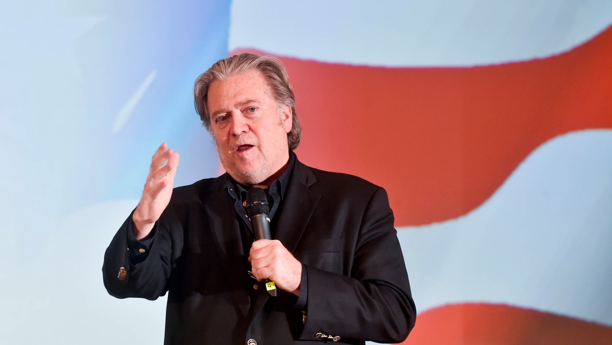 Były doradca prezydenta Trumpa Steve Bannon zamierza stworzyć fundację The Movement (ang. Ruch), której celem ma być zjednoczenie nacjonalistyczno-prawicowych populistów w Europie. Szczegóły projektu opisuje Andreas Ross w poniedziałkowym wydaniu "Frankfurter Allgemeine Zeitung".