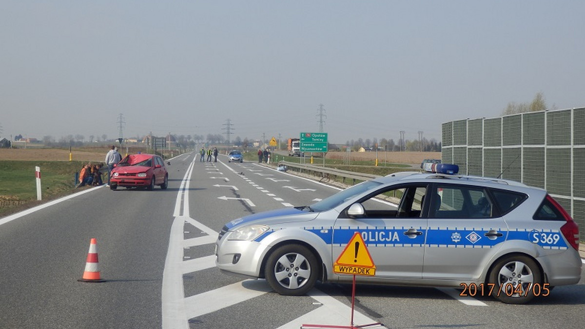 Do tragicznego wypadku doszło dziś rano na drodze krajowej nr 74 w miejscowości Zawada w powiecie opatowskim. Na obwodnicy Ożarowa samochód osobowy potrącił rowerzystę, który zmarł na miejscu. Utrudnienia trwały do godz. 13.