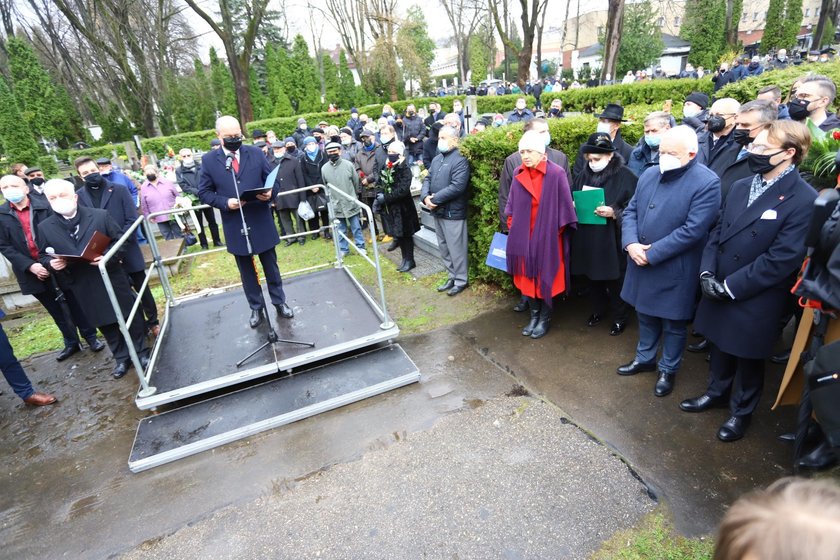 Ostatnia droga Izabelli Sierakowskiej. Znani politycy pożegnają zmarłą posłankę