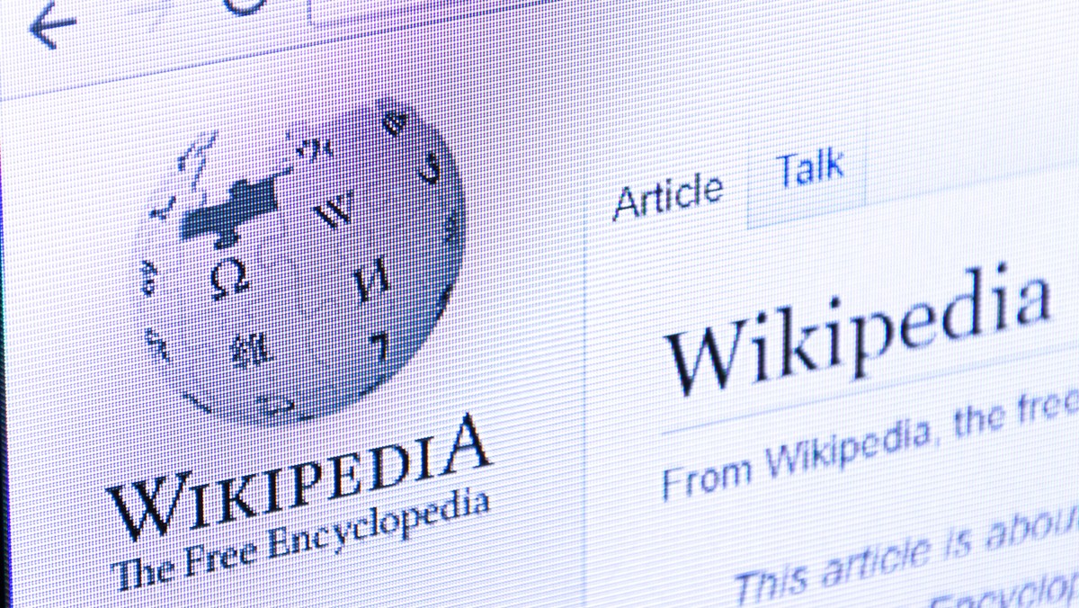 W sarkastycznym tonie radca prawny Fundacji Wikimedia odpowiedział na pismo Federalnego Biura Śledczego, w którym FBI zażądało, aby Wikipedia zaprzestała używania na stronach encyklopedii pieczęci agencji. W poniedziałek (2 sierpnia) wymianę korespondencji opisał "The New York Times", publikując oba listy.