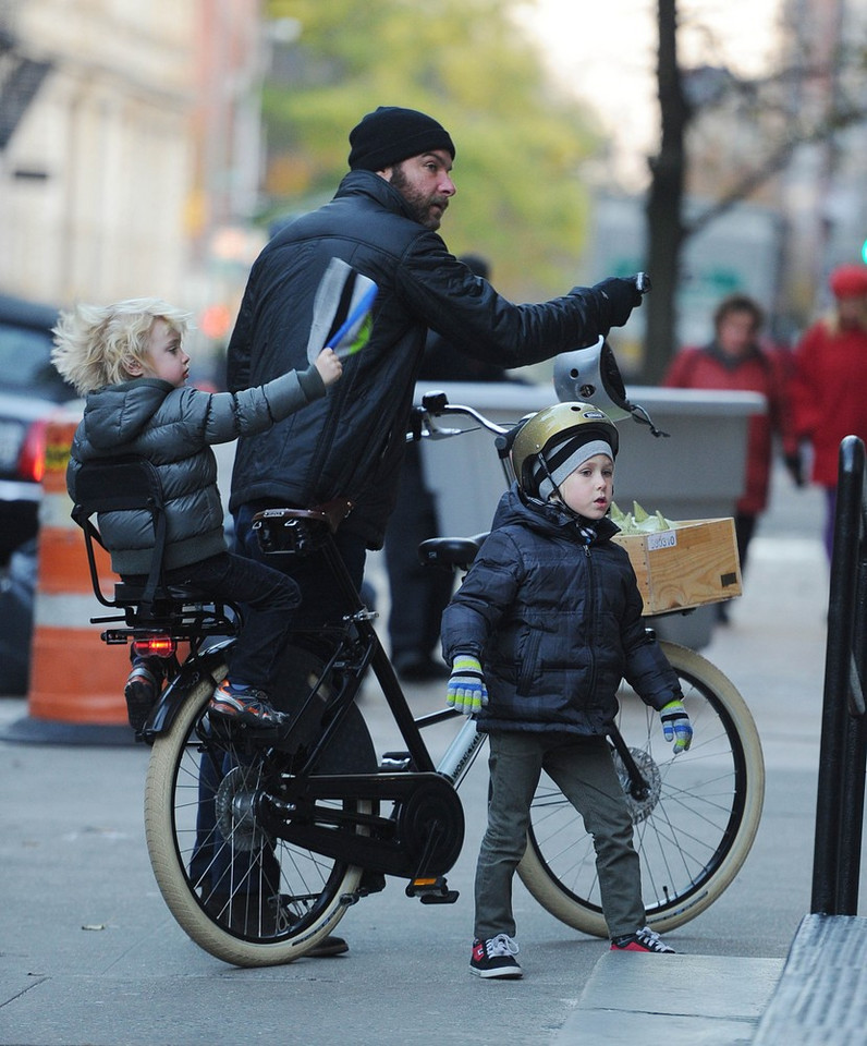 Liev Schreiber z synami/ fot. East News