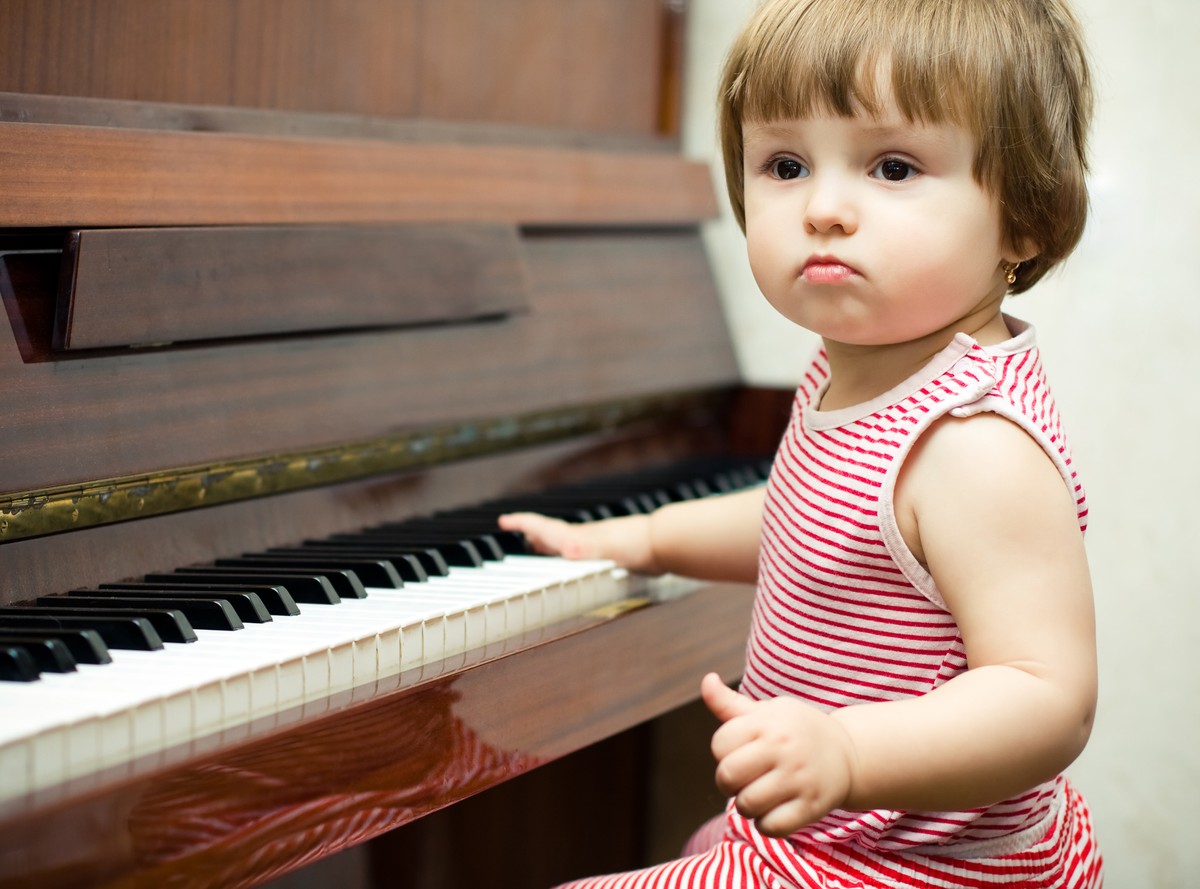 Graj na instrumencie. Usprawnisz swój mózg