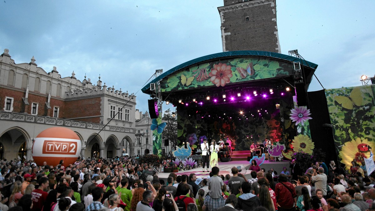 12 niepełnosprawnych osób weźmie w sobotę udział w finale 11. Festiwalu Zaczarowanej Piosenki im. Marka Grechuty, który odbędzie się na Rynku Głównym w Krakowie. Towarzyszyć im będą gwiazdy polskiej piosenki m.in. Edyta Geppert i Irena Santor.