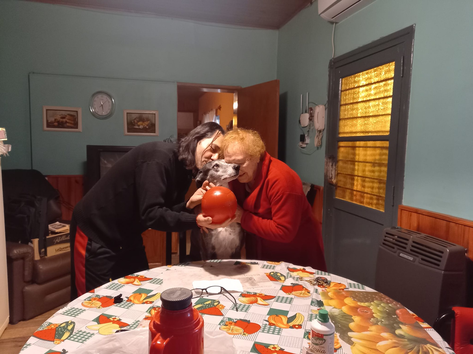 Adrián (43) a Delia (88) sa zoznámili, keď mal Adrián len 16 a Delia 61 rokov.