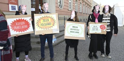 „Sutryk, zgroza, betonoza!” Aktywiści protestują przeciwko wyprzedawaniu terenów zielonych