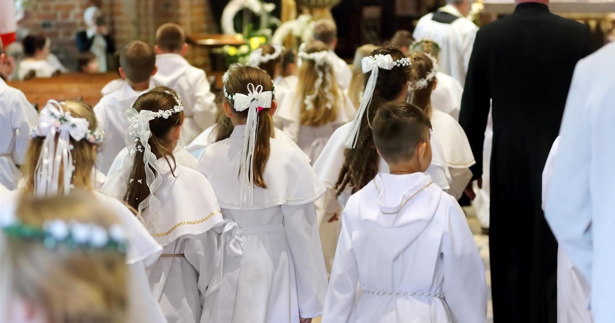 Skargi na Komunię w Łomży: Czy kamerzyści przeszkadzają w liturgii?
