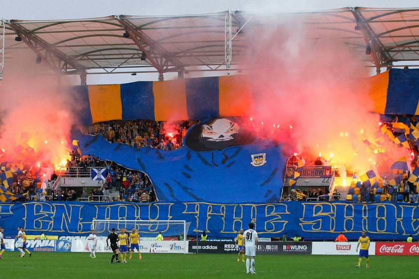 Oprawy kibiców wzbudzają zachwyt, ale potrafią również być skandaliczne. Zobacz galerie genialnych mozaik na stadionach piłkarskich!