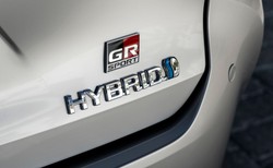 Zbyt szybkie przejście na elektryki przywiąże nas do spalinówek? Toyota ostrzega