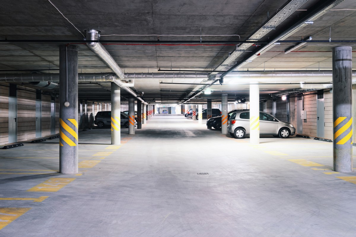 Szykuje się koszmar parkingowy? Rząd chce znieść obowiązek budowy miejsc postojowych przy nowych mieszkaniach
