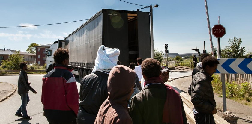 Imigranci strzelali do siebie w Calais. Są ranni