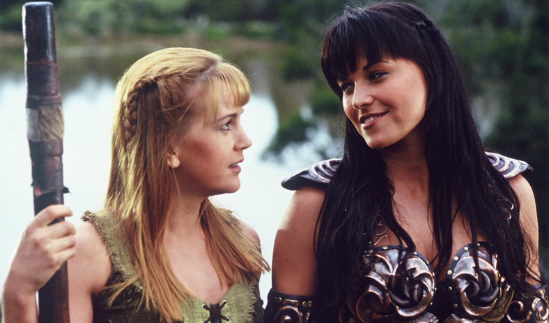 Renée O’Connor i Lucy Lawless w serialu "Xena: Wojownicza księżniczka"