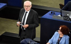 Spór Warszawy z Brukselą. Krasnodębski mówi, co powinna zrobić Polska. Dobry plan?