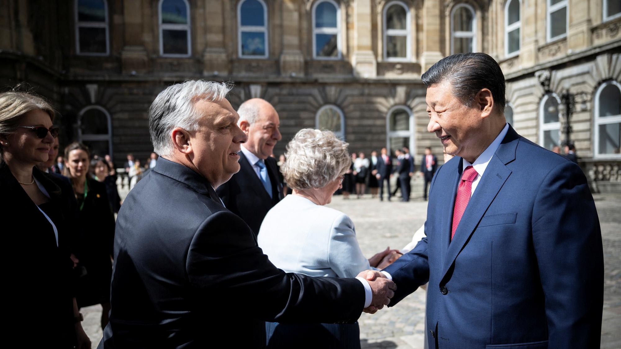 Maďarský premiér Viktor Orbán privítal čínskeho prezidenta Si Ťin-pchinga.