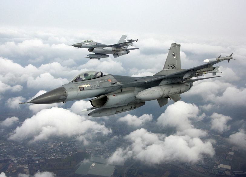Obecnie tylko Holandia posiada dostępne niemal od ręki zmagazynowane F-16. Na zdjęciu holenderskie jednomiejscowe F-16AM