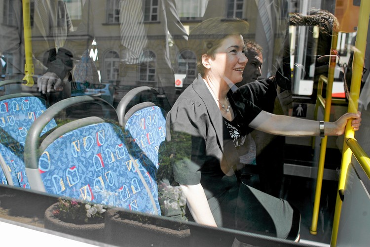 Hanna Gronkiewicz-Waltz superaktywna przed referendum - komunikacja miejska