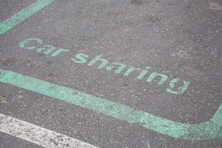 Epidemia obniży sprzedaż aut. To szansa na rozwój car-sharingu