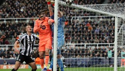 Ciężki wieczór Lewandowskiego w Lidze Mistrzów. Barcelona rzutem na taśmę uratowała remis