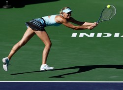 Szarapowa odpadła, Radwańska zagra z Cornet o ćwierćfinał w Indian Wells