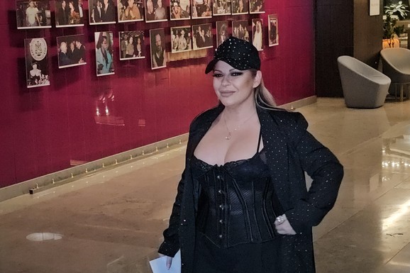 "JEDEM PAŠTETU DA BIH ULAGALA U NEKRETNINE" Pevačica kupila stanove u Beogradu i Dubaiju, sad će da pazari još jedan u poznatom letovalištu