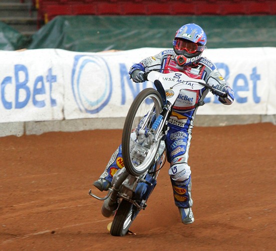 Dla wszystkich fanów żużla mamy dwa podwójne zaproszenia na rozpoczęcie sezonu Speedway Grand Prix w Pradze. Wystarczy napisać dlaczego to właśnie Ty zasługujesz na tę nagrodę