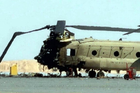 OD MOĆNE AMERIČKE LETELICE OSTALA - OLUPINA Da li su ovo prve fotografije helikoptera koji je Iran UNIŠTIO: Totalno  je spaljen (FOTO)