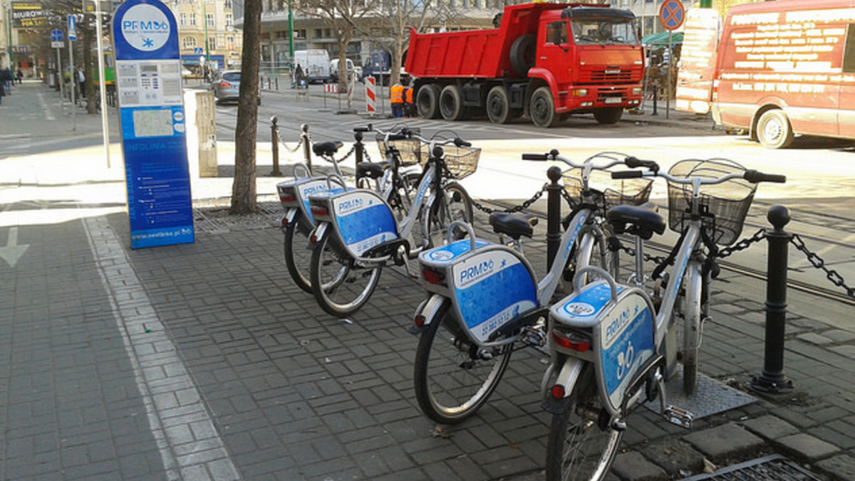 Karę na Nextbike, czyli firmę, która jest operatorem Poznańskiego Roweru Miejskiego, nałożył Zarząd Transportu Miejskiego. Powodem jest między innymi brak nowoczesnych terminali, w które wszystkie stacje miejskiego roweru miały zostać wyposażone z początkiem nowego sezonu.