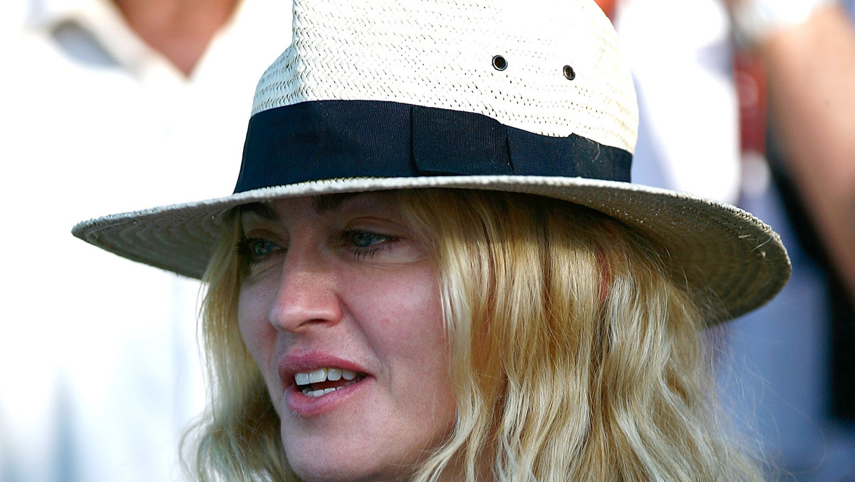 Ośmiu zwolnionych przez Madonnę pracowników jej fundacji wytoczyło jej proces.