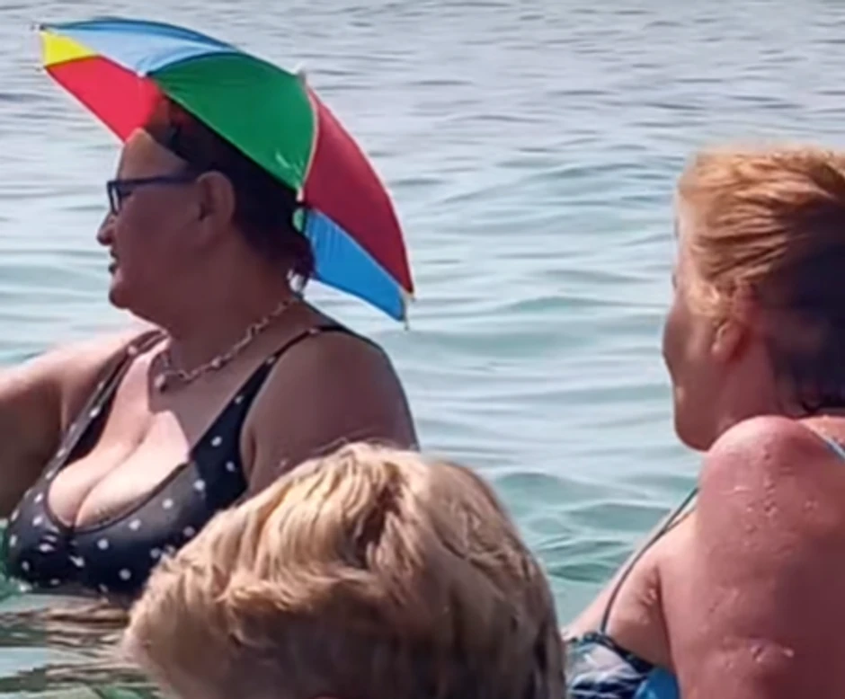 Srbi u Paraliji u moru zapevali pesmu