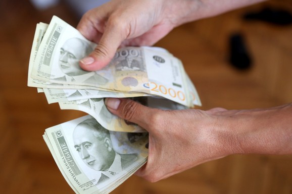 "Građani na velikom dobitku!" Saopšteni konačni iznosi: Mnogi penzioneri i punoletni građani dobijaju veće iznose nego što su očekivali
