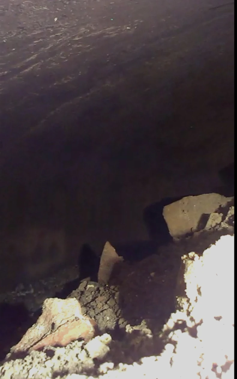 Rupa kroz koju se vidi prostorija sa svodom, Foto: Marko Milić