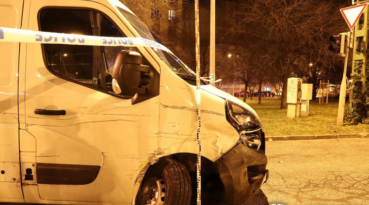 A sofőr ezután az I. kerület, Attila úton szándékosan nekihajtott egy rendőrautónak/Fotó: Magyarország Ügyészsége