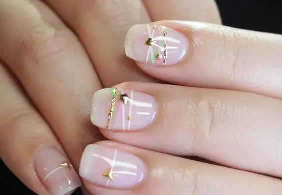 Nowy trend w manicure. Bransoletki na paznokciach robią wrażenie