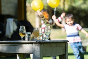 Alkohol przy dzieciach. Rodzice mają jedną zasadę