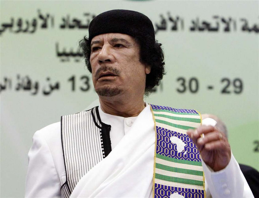 Kadafi popełni samobójstwo jak Hitler